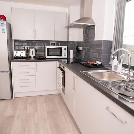 Maisy Lodge - Two Bed Lux Flat - Parking, Netflix, Wifi - Close To Blenheim Palace & Oxford - F2 Kidlington Exterior foto